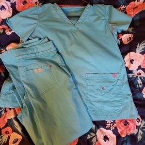 Turquoise blue scrbs, *FINAL PRICE* no offers.